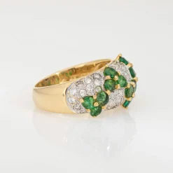 Bague zigzag en or jaune, émeraude et diamants des années 80