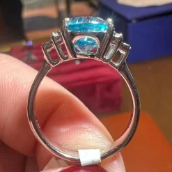 Bague zircon bleu naturel diamants