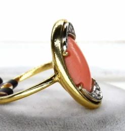 Bagues en or jaune, corail et diamants '70