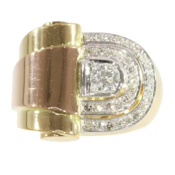 Beauté architecturale : bague vintage en or jaune, rouge et platine avec diamants des années 1950