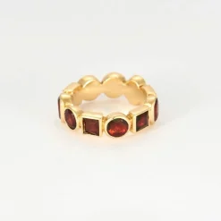 Bijoux et boucles d'oreilles or jaune (c) MMA