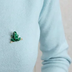 BOUCHERON - Broche Grenouille en or jaune, rubis, diamants, émail