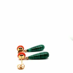 Boucle d'oreille en malachite, corail, diamant et or jaune