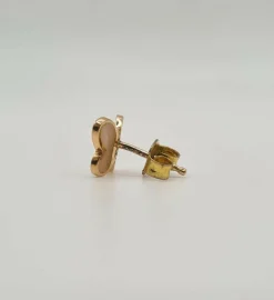 Boucle d’oreille papillon or jaune sertie d’une nacre