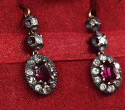 Boucles d'oreilles anciennes fin 19e siècle rubis diamants