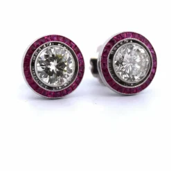 Boucles d'oreilles anciennes en or blanc, diamants et rubis
