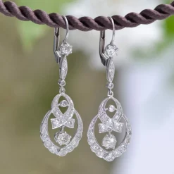 Boucles d'oreilles anciennes or blanc diamants