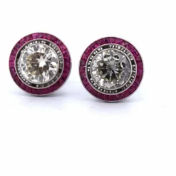 Boucles d'oreilles anciennes en or blanc, diamants et rubis