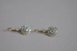 Boucles d'oreilles anciennes en or jaune et diamants