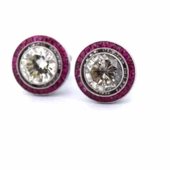 Boucles d'oreilles anciennes en or blanc, diamants et rubis
