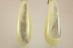 Boucles d'oreilles anciennes en or et nacre