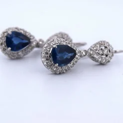 Boucles d'oreilles anciennes en or avec saphirs et diamants