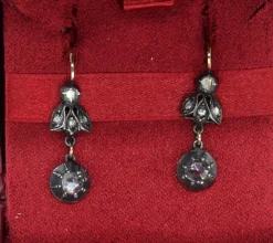 Boucles d'oreilles antiques de l'époque victorienne
