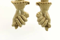 Boucles d'oreilles antiques en or sculptées dans la lave