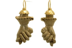 Boucles d’oreilles antiques en or sculpté de lave