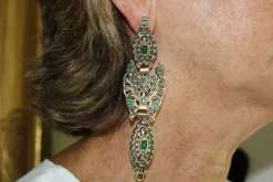 Boucles d'oreilles antiques en or jaune émeraude et diamant