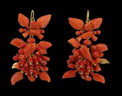 Boucles d'oreilles antiques en or et corail