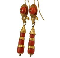 Boucles d'oreilles antiques en or corail
