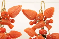 Boucles d'oreilles antiques en or et corail