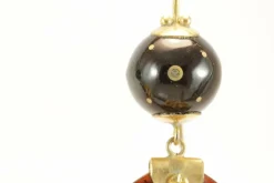 Boucles d'oreilles antiques en or et écaille de tortue avec camées Medusa en ivoire
