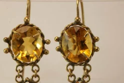 Boucles d'oreilles antiques en or et topaze