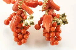 Boucles d'oreilles antiques en or et corail