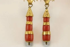 Boucles d'oreilles antiques en or corail
