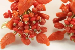 Boucles d'oreilles antiques en or et corail