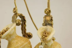 Boucles d'oreilles antiques en or sculptées en ivoire