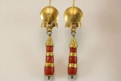 Boucles d'oreilles antiques en or corail