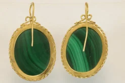 Boucles d'oreilles antiques en or avec camées de malachite