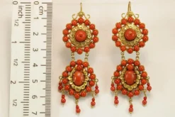 Boucles d'oreilles antiques en or corail