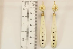 Boucles d'oreilles antiques en or piqué ivoire