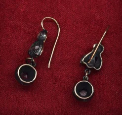 Boucles d'oreilles antiques de l'époque victorienne
