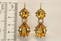 Boucles d'oreilles antiques en or et topaze