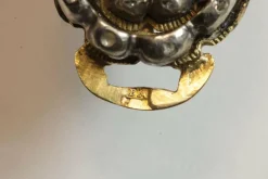 Boucles d'oreilles antiques en or jaune émeraude et diamant