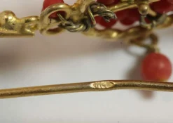 Boucles d'oreilles antiques en or corail