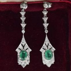 Boucles d'oreilles Art Déco or blanc émeraudes diamants