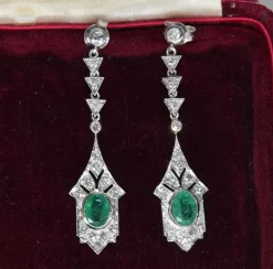 Boucles d'oreilles Art Déco or blanc émeraudes diamants