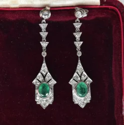 Boucles d'oreilles Art Déco or blanc émeraudes diamants