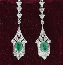 Boucles d'oreilles Art Déco or blanc émeraudes diamants