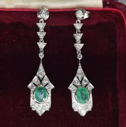Boucles d'oreilles Art Déco or blanc émeraudes diamants