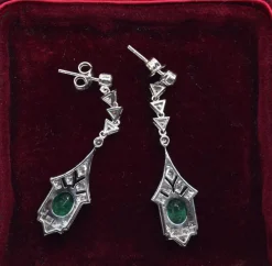 Boucles d'oreilles Art Déco or blanc émeraudes diamants