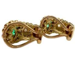 Boucles d'oreilles au design contemporain en or avec diamants et émeraude