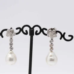 Boucles d'oreilles avec perle d'Australie et diamants