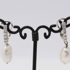 Boucles d'oreilles avec perles baroques et diamants