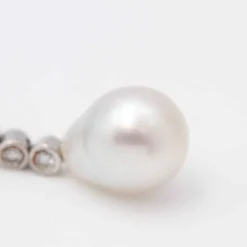 Boucles d'oreilles avec perle d'Australie et diamants