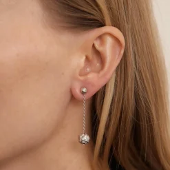 Boucles d'oreilles boules en or gris, diamants