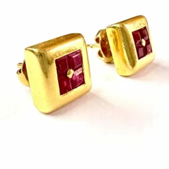 BOUCLES D'OREILLES CARREES RUBIS