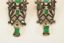 Boucles d'oreilles catalanes antiques en or, diamants et émeraudes
